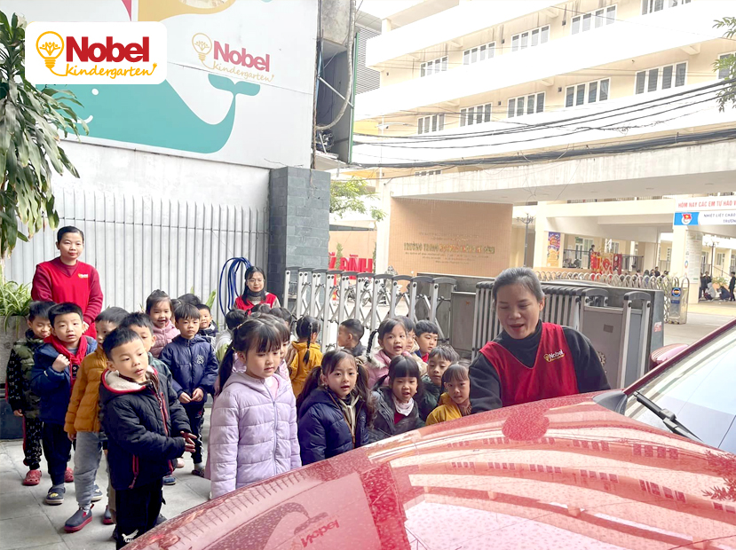 KỸ NĂNG THOÁT HIỂM KHI BỊ KẸT TRÊN XE Ô TÔ